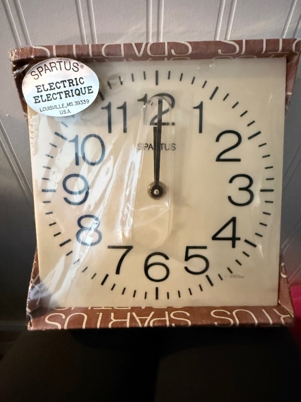 Spartus Vintage MCM Electric Wall Clock